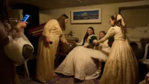 Cuộc sống dưới lòng đất của người Israel giữa chiến sự với Iran