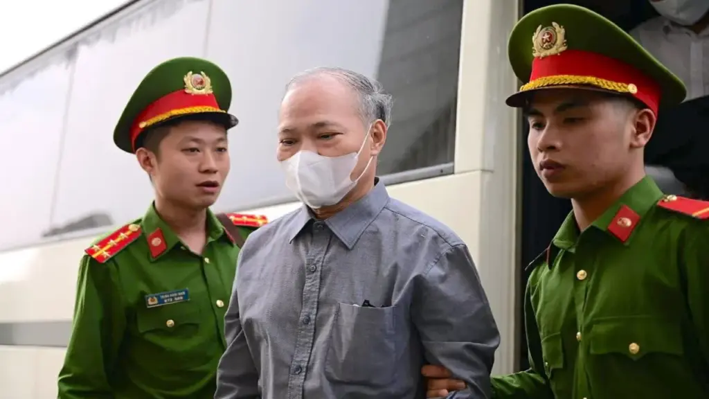 Cựu thứ trưởng Hoàng Văn Thắng: 'Làm tốt, anh em đến cám ơn thì nhận'