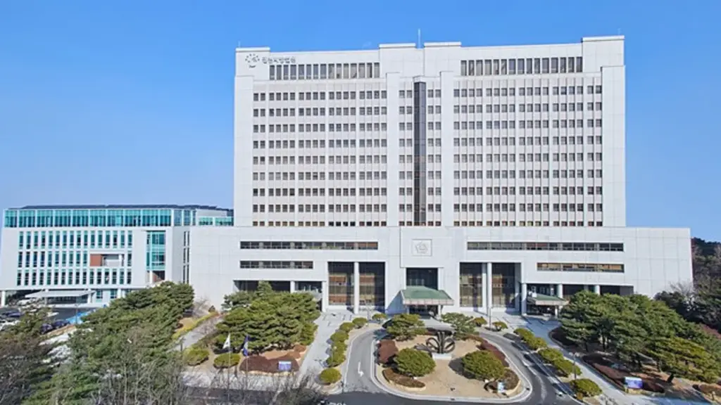 Huấn luyện viên ở Hàn Quốc bị kết tội ngược đãi vì véo má học sinh