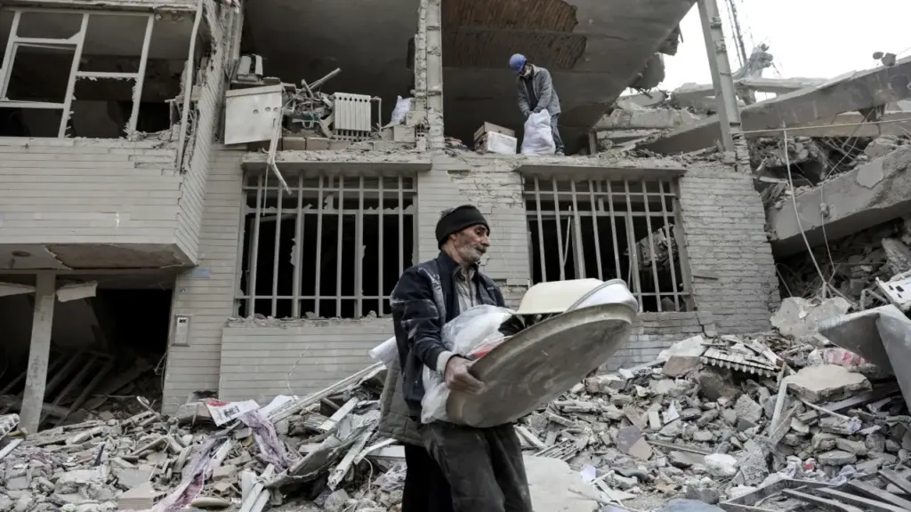 Khe cửa hẹp với thỏa thuận ngừng bắn Mỹ - Iran