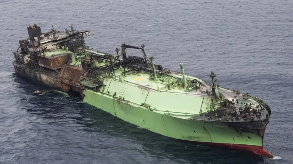 Libya dỡ hàng từ tàu Nga chở 60.000 tấn khí đốt trôi dạt trên biển