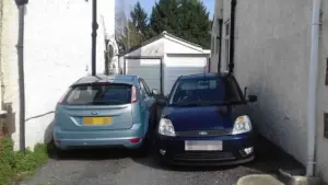 Mất nhà vì vụ kiện tranh chấp chỗ đậu xe với hàng xóm