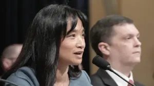 Nhân viên an ninh sân bay Mỹ 'mất nhà, bán máu' vì làm việc không lương