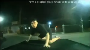 Nhiều người truy đuổi ôtô, đập phá vì 'hiểu nhầm'