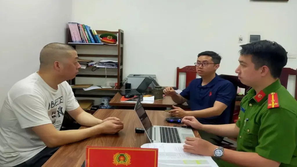 Phía sau những hội thảo ở khách sạn hạng sang và mức lợi nhuận không tưởng