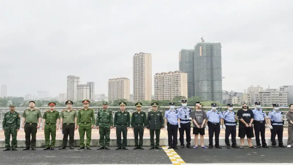 Trục xuất 6 người Trung Quốc nhập cảnh trái phép ở Quảng Ninh