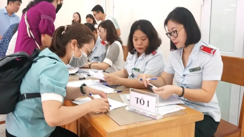 100 doanh nghiệp ở TP.HCM nợ BHXH gần 900 tỉ đồng
