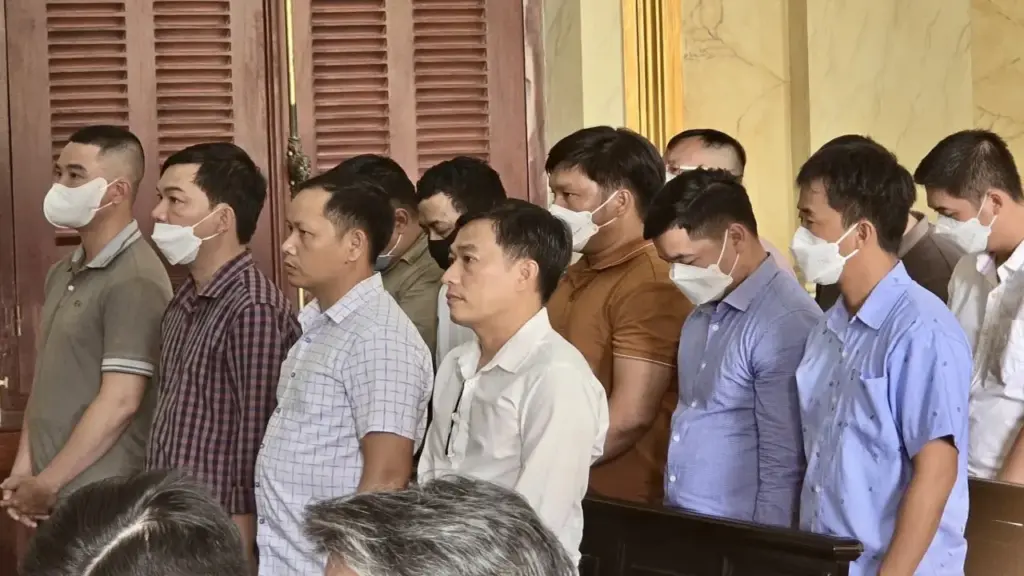 12 cựu công an ra tòa về cáo buộc 'giải cứu' người nghiện