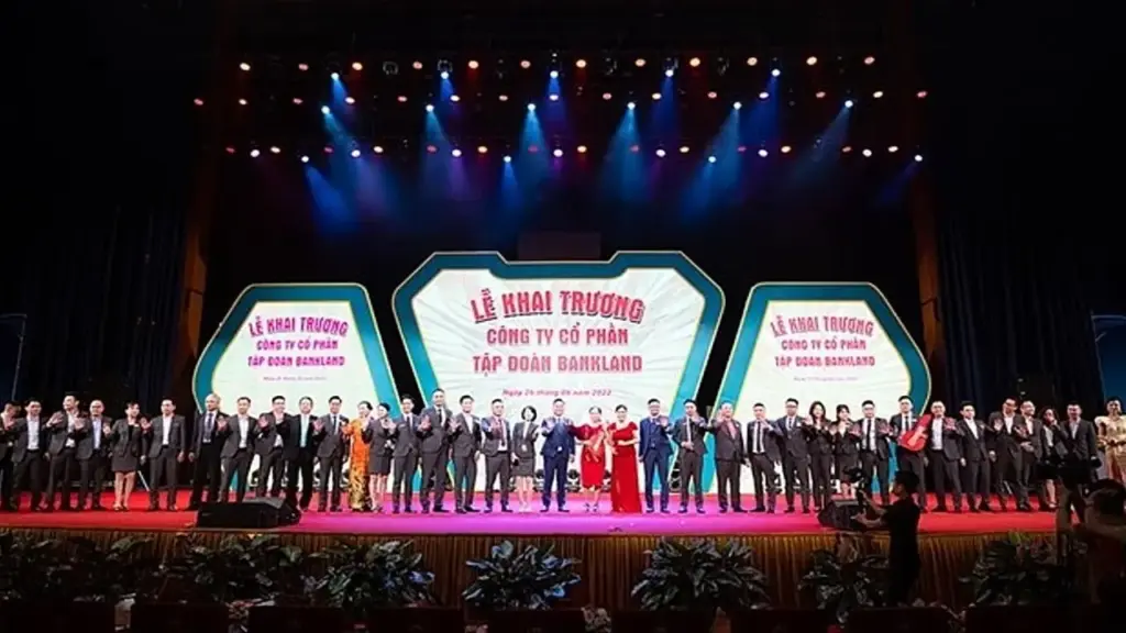 Cách Bankland tự phát hành 13.000 cổ phiếu 'ảo' và hàng trăm người tin là thật