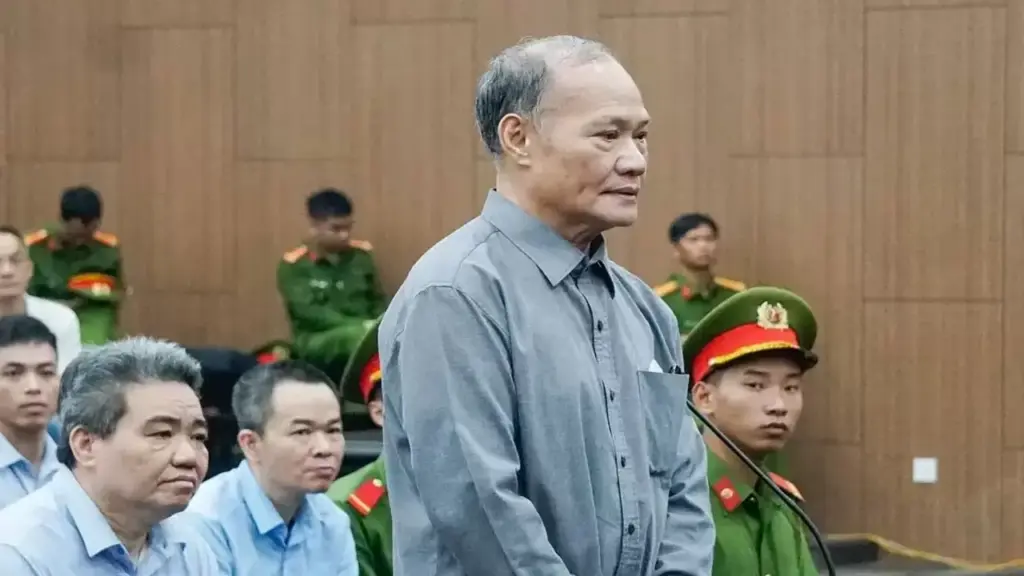 Cựu thứ trưởng: Hối hận vì nhận tiền 'trong giây phút không chín chắn'