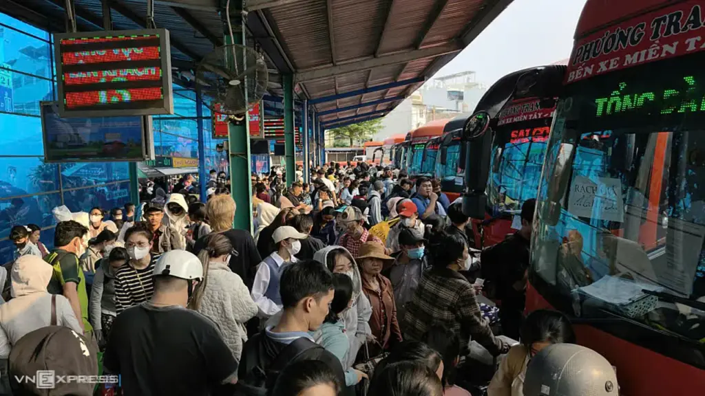 Đề xuất phạt 8-14 triệu đồng với xe chở khách, chở hàng 'chui'