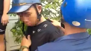 Nam sinh bị đâm trọng thương khi tan trường