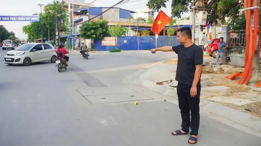 Tài xế mải dùng điện thoại, tông xe làm chết nữ lao công