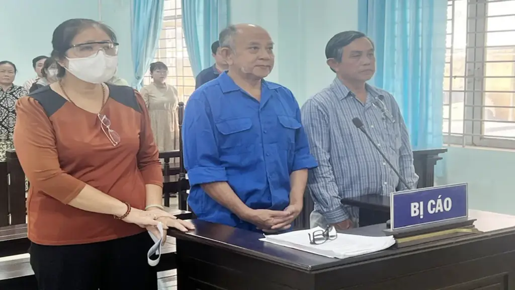 Vợ chồng cựu chủ tịch đậu phộng Tân Tân lĩnh án