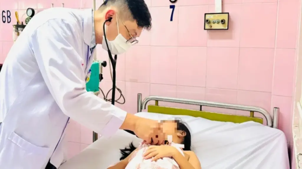 Vụ 148 học sinh nghi ngộ độc thực phẩm: Bữa ăn có gà kho gừng, bánh flan