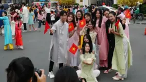 Xin ý kiến về 3 phương án hoán đổi ngày nghỉ lễ Giỗ tổ và 30.4