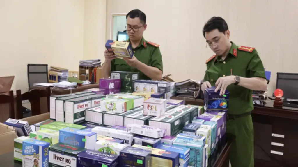 54 lô thực phẩm chức năng giả 'bổ gan, bổ phế'