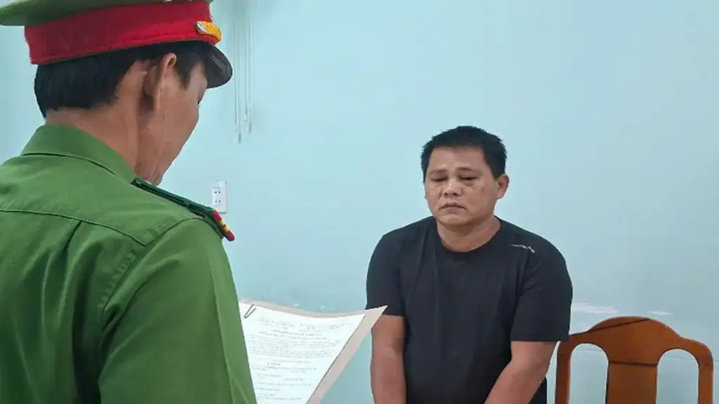 Bắt kẻ đánh người, còn chặn xe cứu thương chở nạn nhân để đập phá