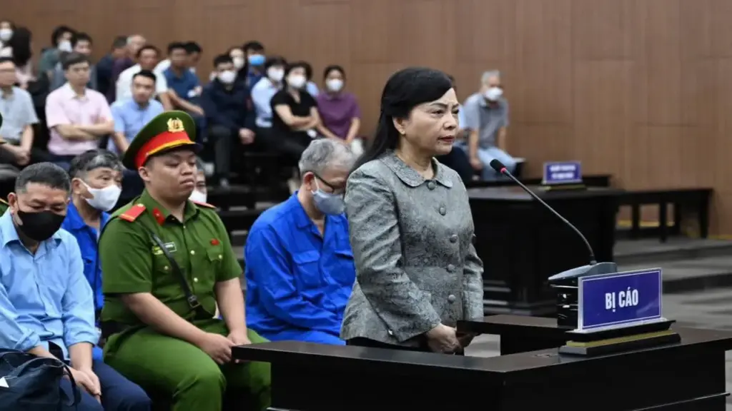 Cầm 88 tỉ, cấp dưới của cựu Bộ trưởng Nguyễn Thị Kim Tiến nói nhà thầu ‘tự đưa tiền’
