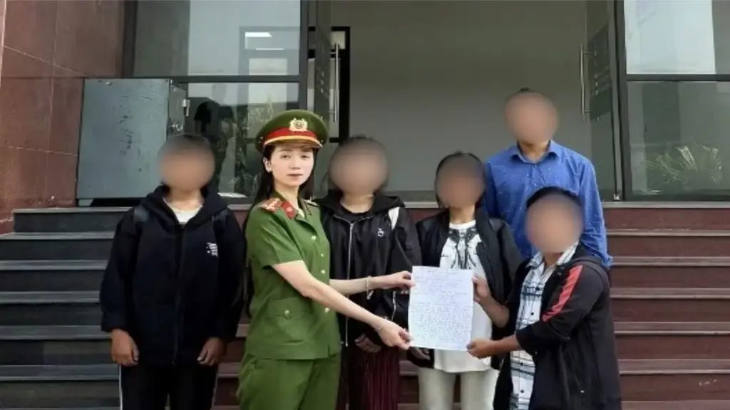 Công an Hà Nội giải cứu 3 thiếu nữ khỏi bẫy “việc nhẹ, lương cao”