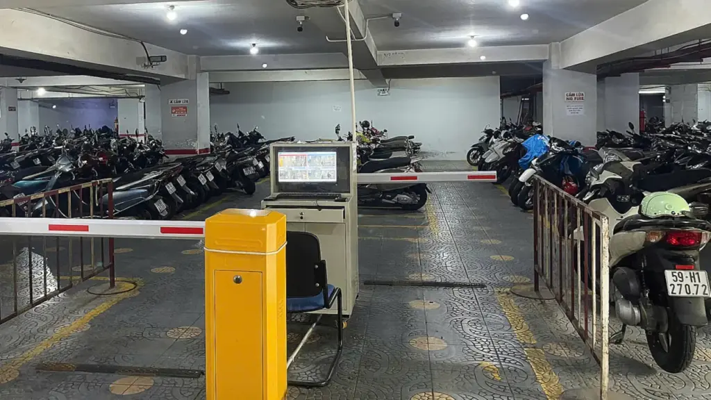 'Cuộc chiến' giành hầm giữ xe ở Chung cư Khánh Hội