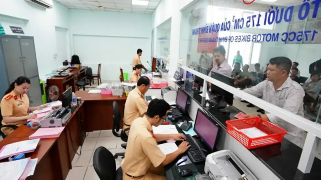 Đề xuất trưởng công an xã được quyền phạt 8 lỗi về đăng ký xe