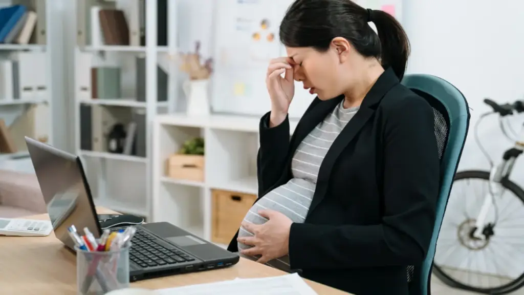 Lao động nữ nghỉ 6 tháng thai sản, có bị mất 6 ngày phép năm?
