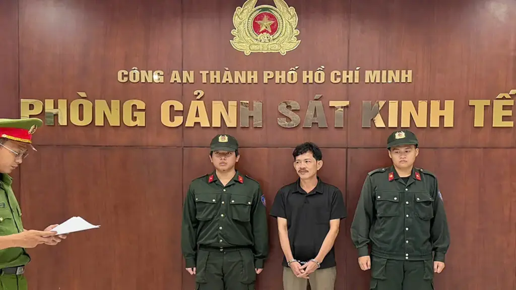 Nhiều người sập bẫy 'chạy' giấy phép của giám đốc ở TP HCM