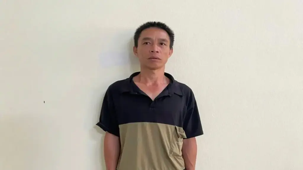 Về nhà lấy dao đâm bạn cùng thôn vì mâu thuẫn trong đám tang
