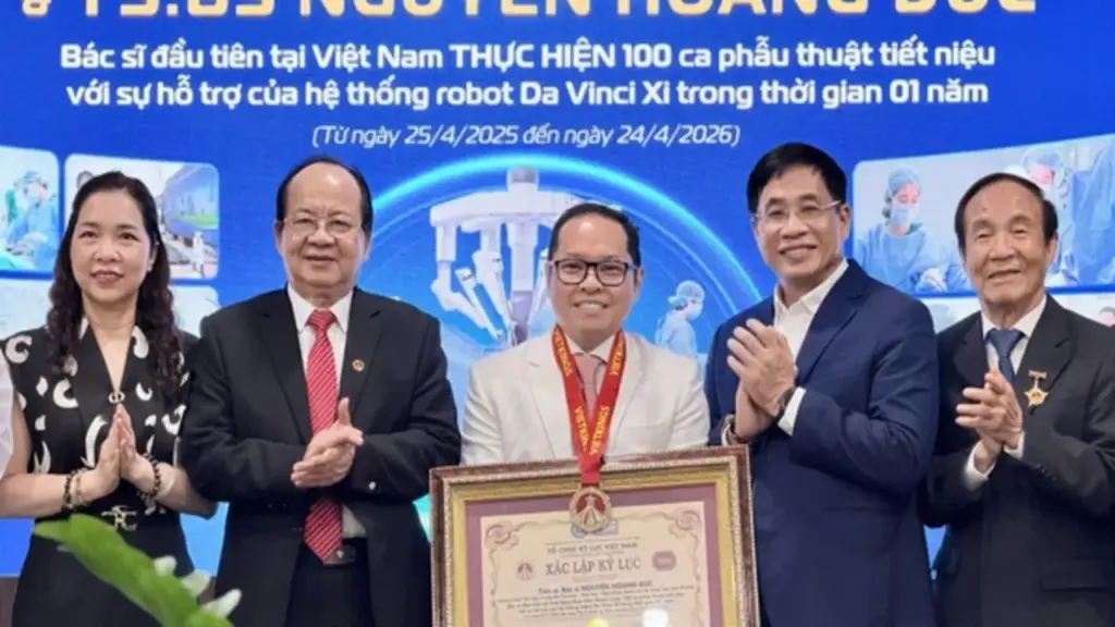 Bác sĩ Bệnh viện Tâm Anh lập kỷ lục Việt Nam số ca phẫu thuật bằng robot