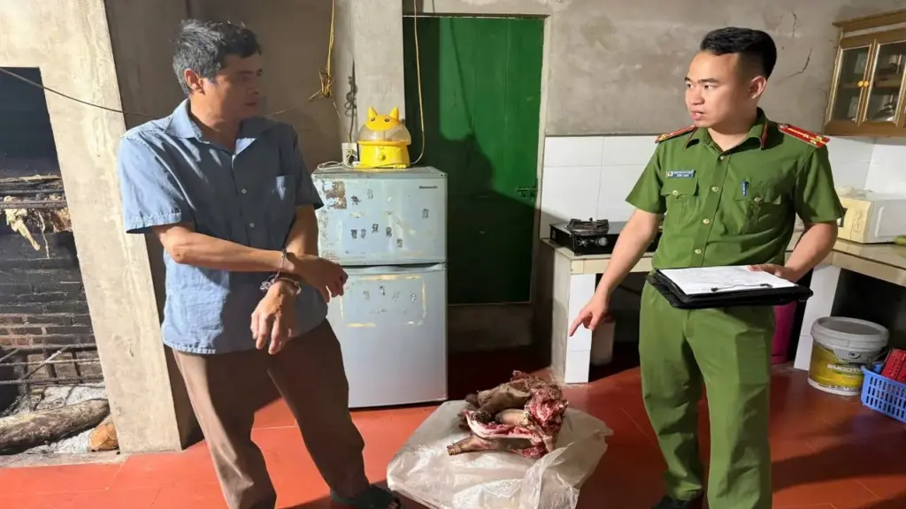 Bắt trộm dê của người phụ nữ cùng xã vì "thèm ăn thịt"