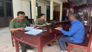 Bị phạt 6,25 triệu đồng vì bình luận xuyên tạc trên Facebook Lê Trung Khoa