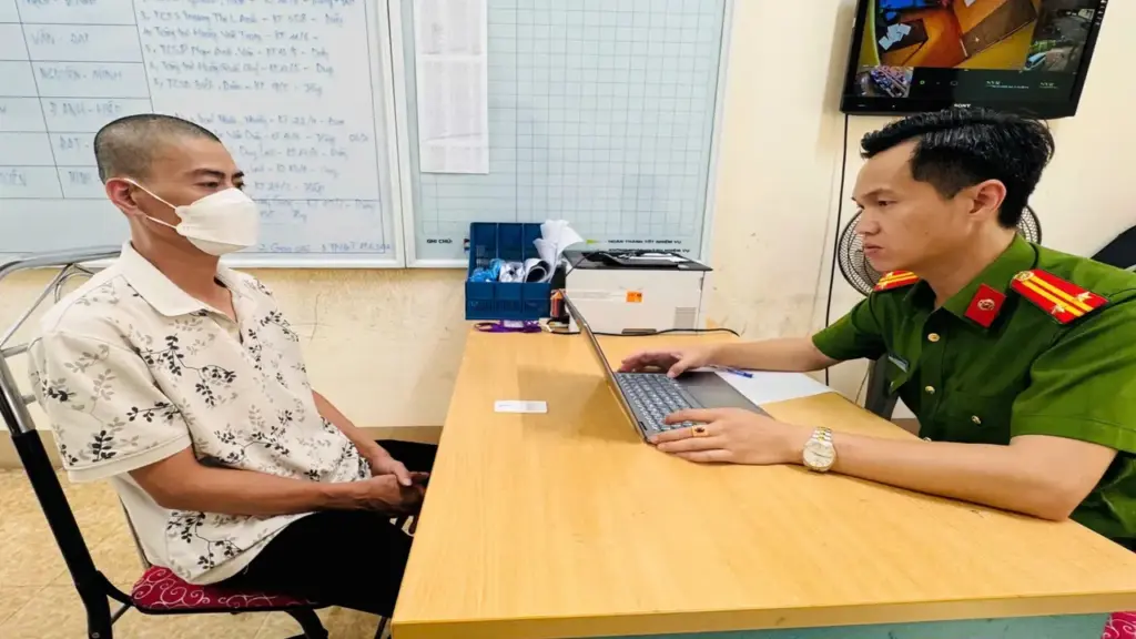 Cảnh sát xét nghiệm ma túy đột xuất với hàng trăm tài xế, phụ xe