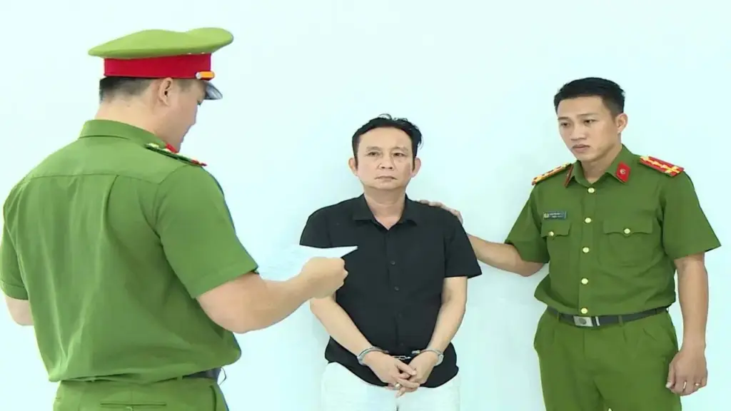 Chủ quán cà phê mạo danh cán bộ để lừa đảo ở TPHCM