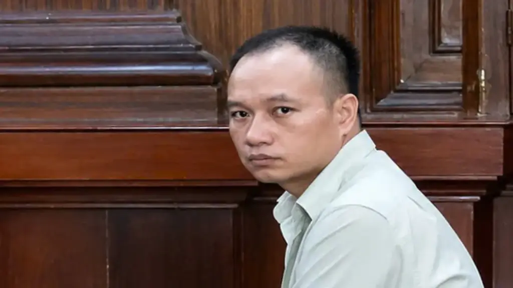 Cựu giám đốc phòng giao dịch ngân hàng lừa hàng loạt khách hàng