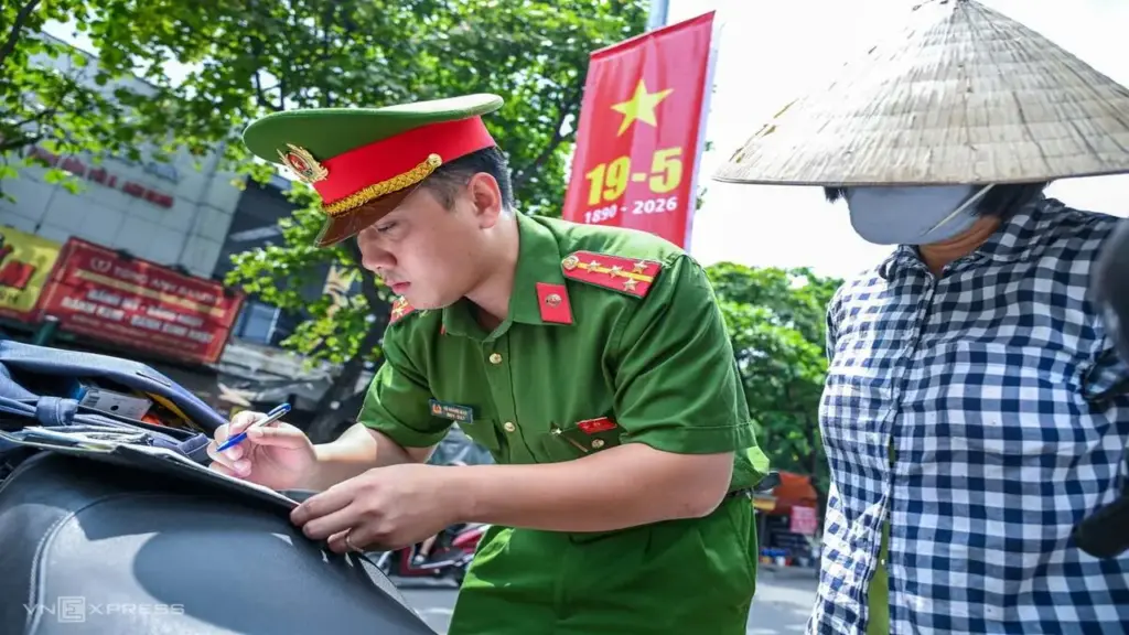 Đề xuất hoãn xuất cảnh để ngăn bỏ trốn, cắt điện nước khi không nộp phạt hành chính