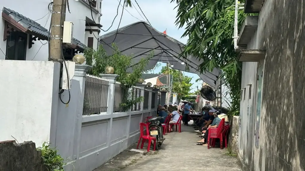 Em vợ lẻn vào nhà, đâm tử vong anh rể đang xem bóng đá