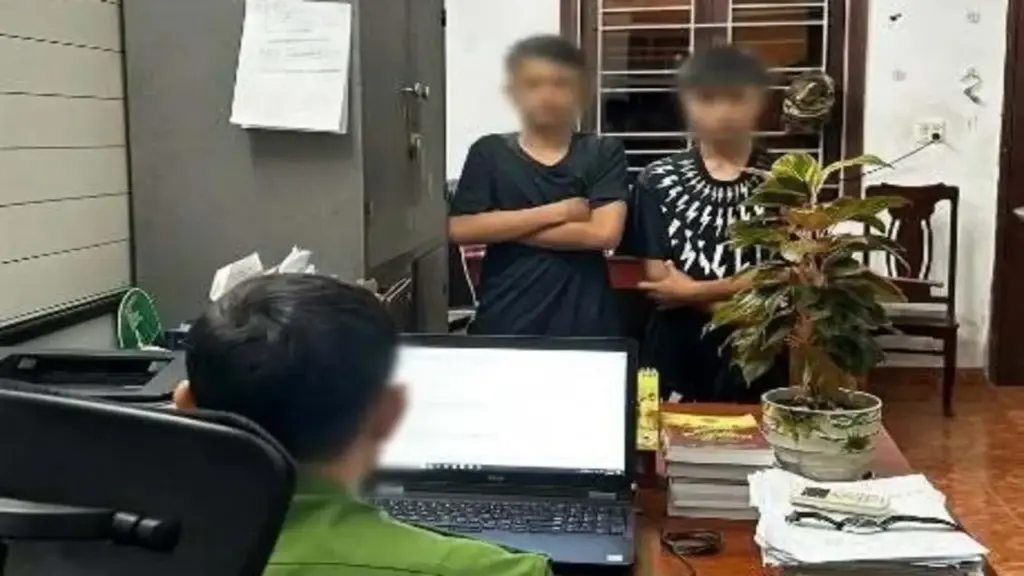 Hai thiếu niên "đố công an bắt được" nhanh chóng được mời lên làm việc