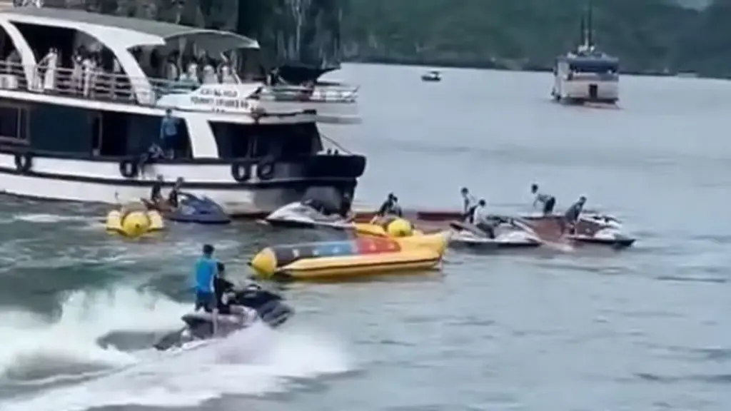 Lật tàu chở khách trên vịnh Lan Hạ, 1 người tử vong