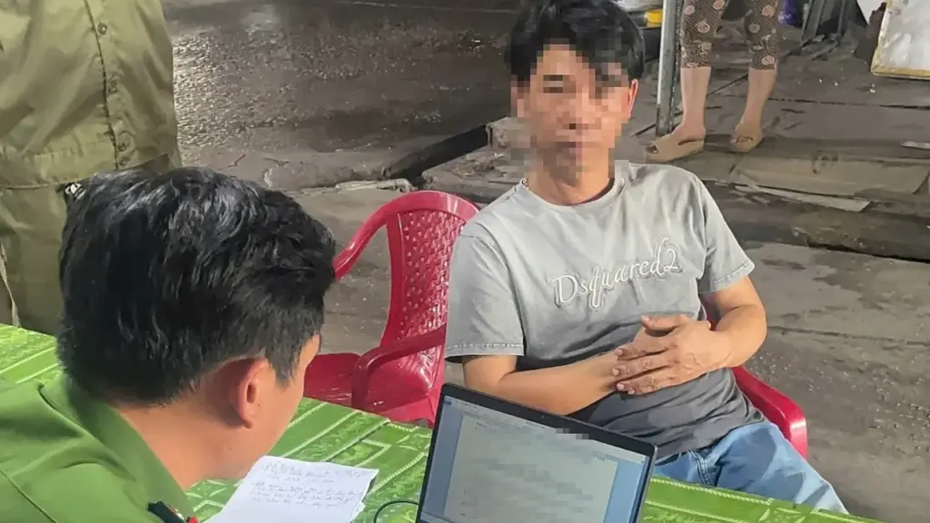 Livestream bán hàng trăm bộ kích điện bắt cá