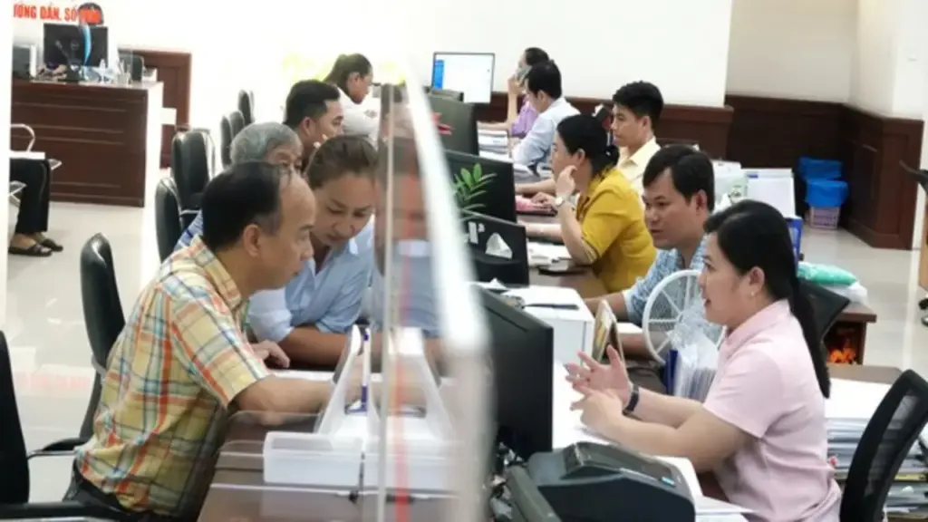 Một phường ở TP.HCM giúp dân cắt giảm 12.000 lượt giấy tờ