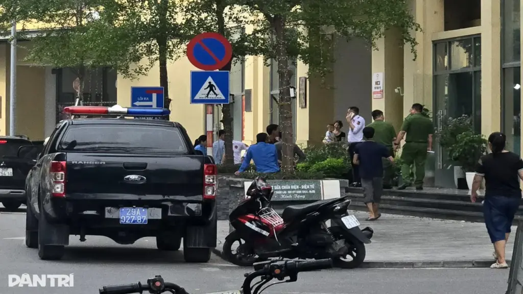Nhiều cảnh sát xuất hiện tại chung cư nơi tài xế bị hành hung vì phí gửi xe