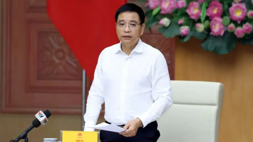 Phó thủ tướng: Xử nghiêm doanh nghiệp chậm giảm giá cước khi giá nhiên liệu giảm