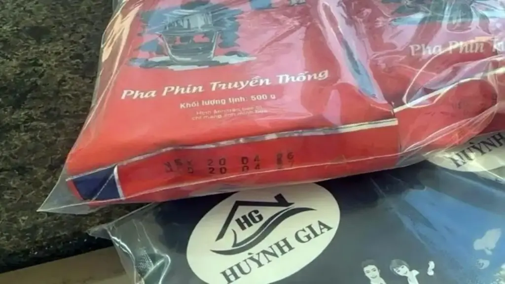 Thủ đoạn "hô biến" đậu nành rang thành cà phê