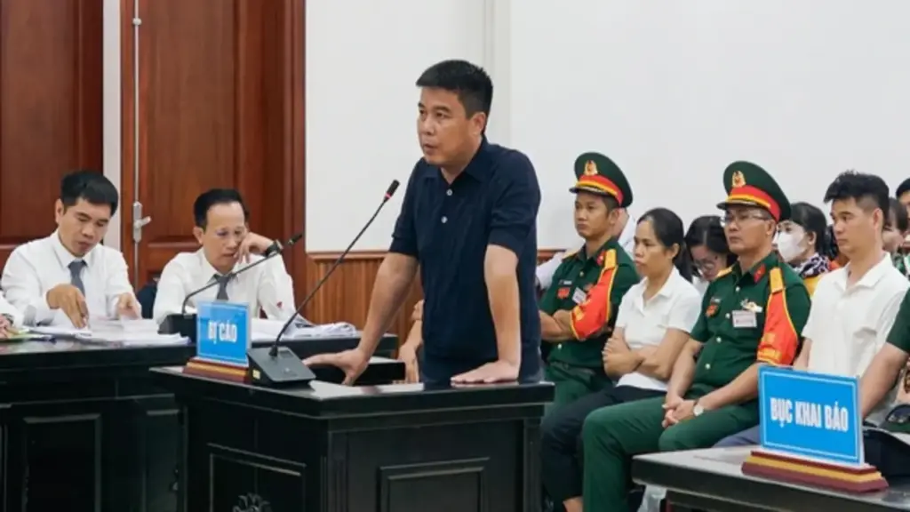 Tòa ngừng 3 ngày để Hậu 'pháo' thỏa thuận với người mua đất sân bay Nha Trang