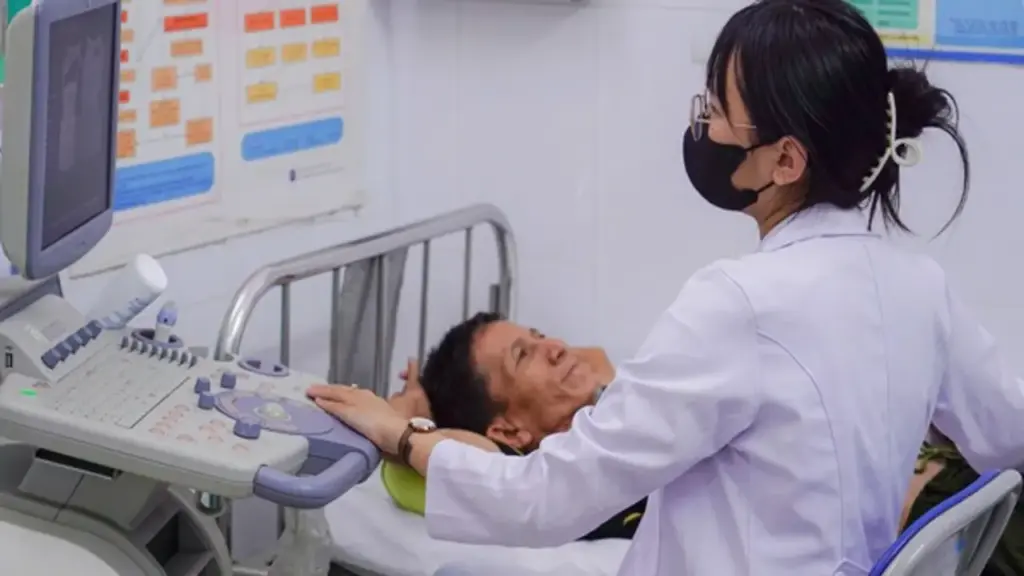 TP.HCM: 1 tháng khám sức khỏe toàn dân, nơi khám 8.100 người, nơi chỉ 3 người