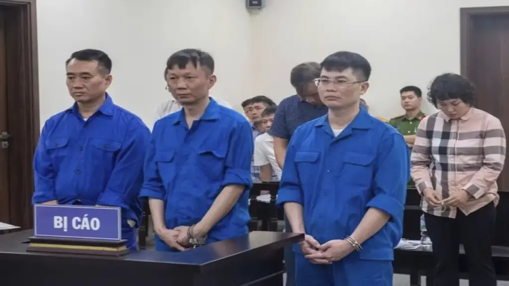 Tuyên án nhóm cựu cán bộ phường ở Hà Nội nhận hối lộ "bảo kê" xây dựng