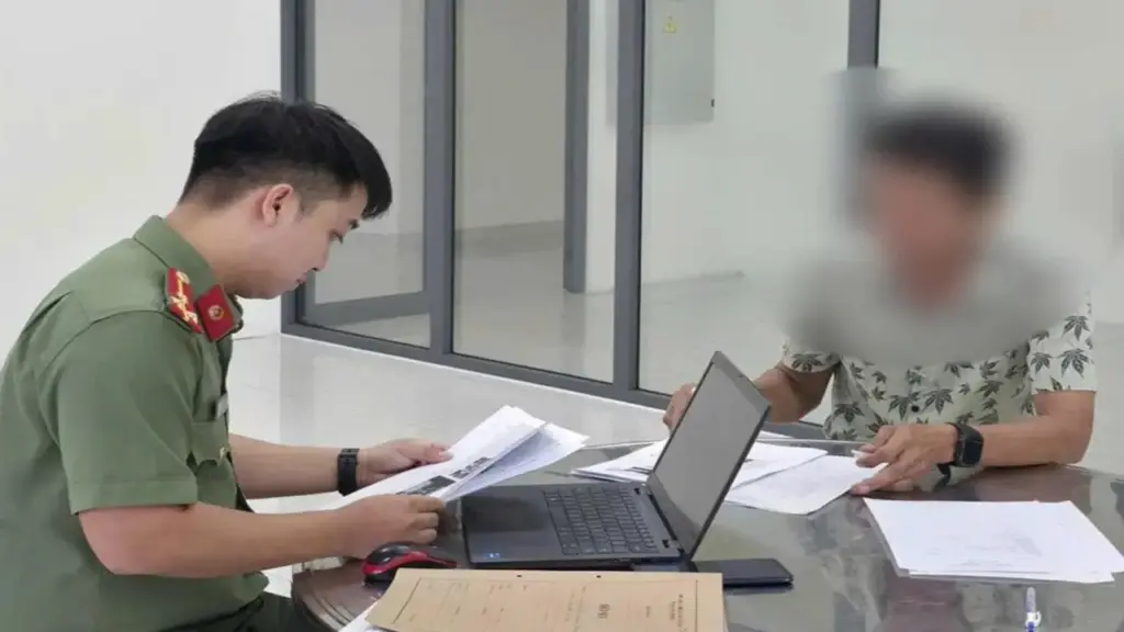 Xử lý hơn 100 người bình luận xuyên tạc trên trang của Lê Trung Khoa