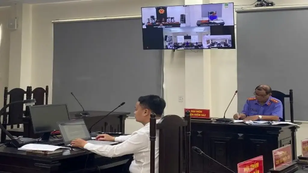 10 năm tù cho bị cáo nổ súng bắn người trước Trung tâm Y tế xã Rờ Kơi