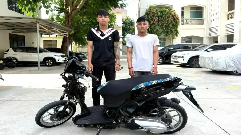 2 kẻ mang tiền án tiếp tục 10 lần phá kính ô tô để trộm tài sản